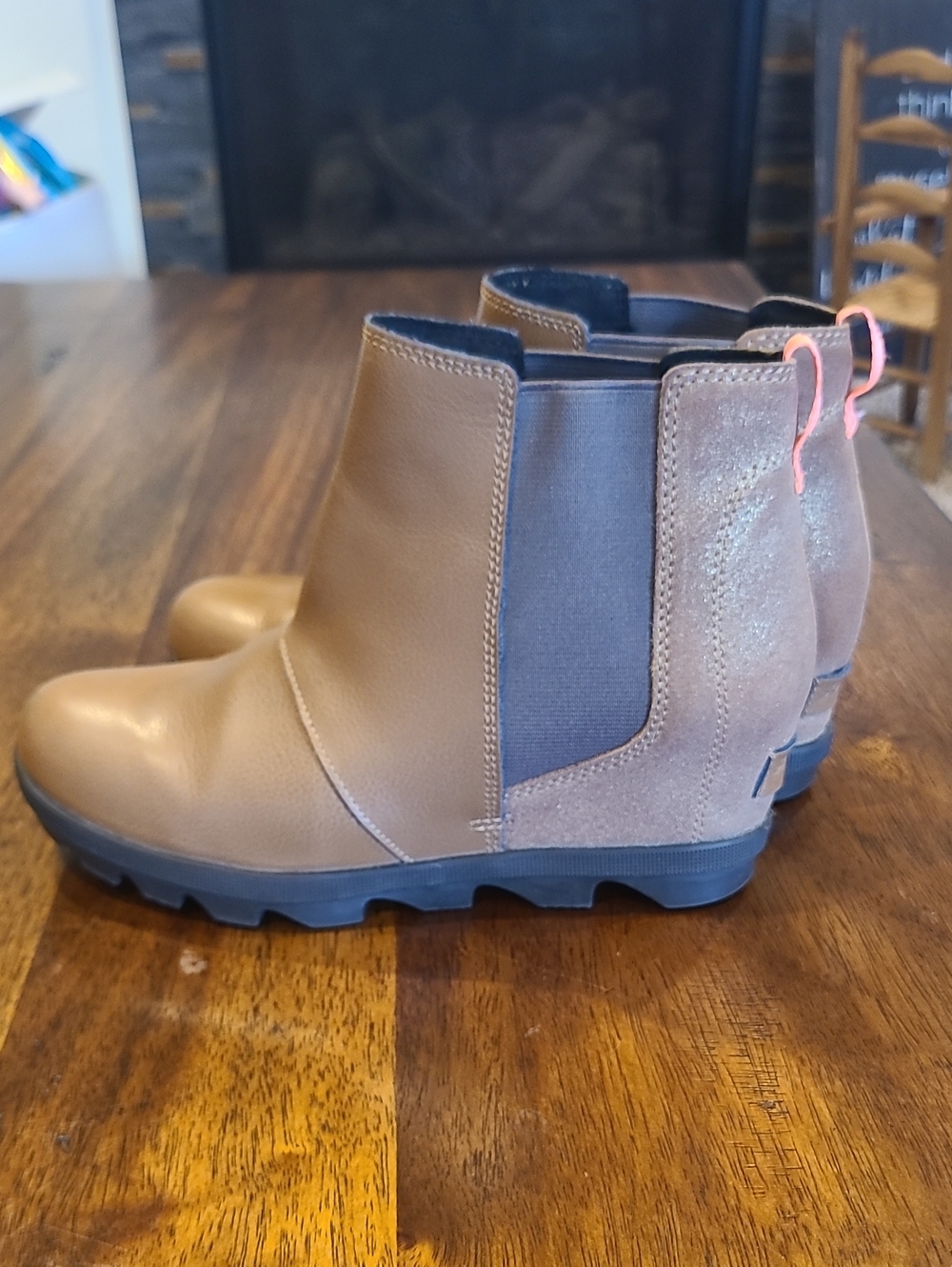 Sorel | Joan of Arctic Wedge II Chelsea Boots Two Tone Size 5.  Like New